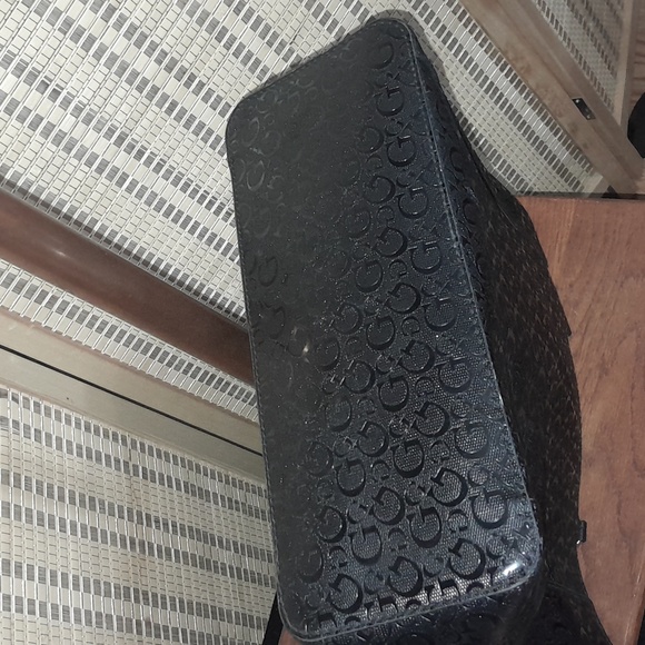 Guess Signature Logo Print Purse - Picture 11 of 11